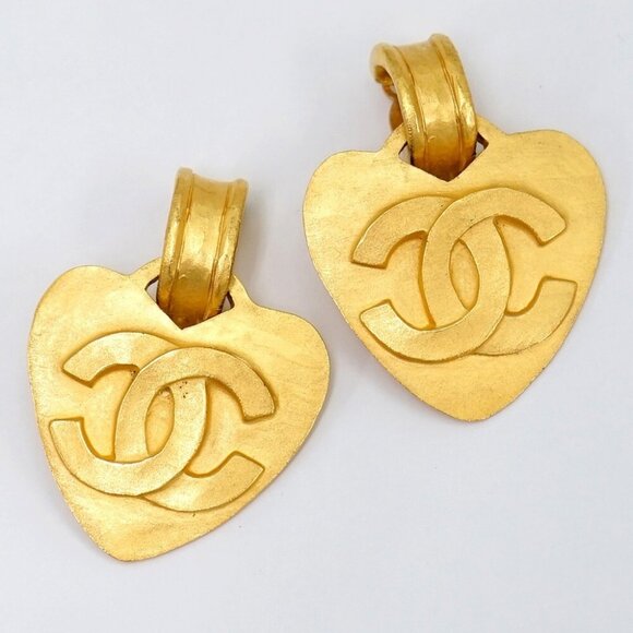 CHANEL CC Logos Heart Dangle Clip-On Earrings Gold Tone 95P Auth - Picture 3 of 6